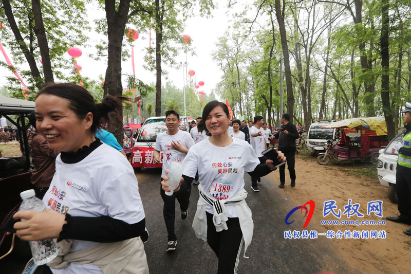 “多彩槐林?魅力民權”彩虹跑激情“開跑”