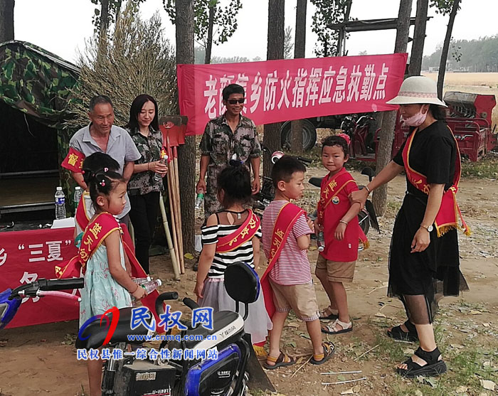 老顏集鄉(xiāng)藍天幼兒園“三夏”送真情