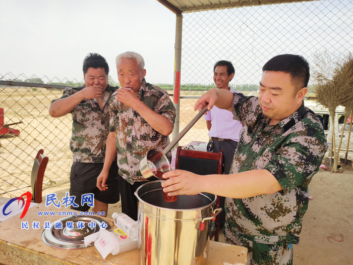 王橋鎮(zhèn)：解暑綠豆湯送到“三夏”一線