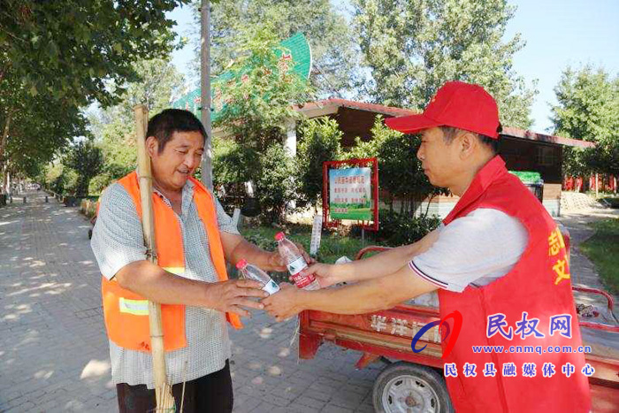 縣委組織部機(jī)關(guān)黨員干部開展志愿服務(wù)活動(dòng)