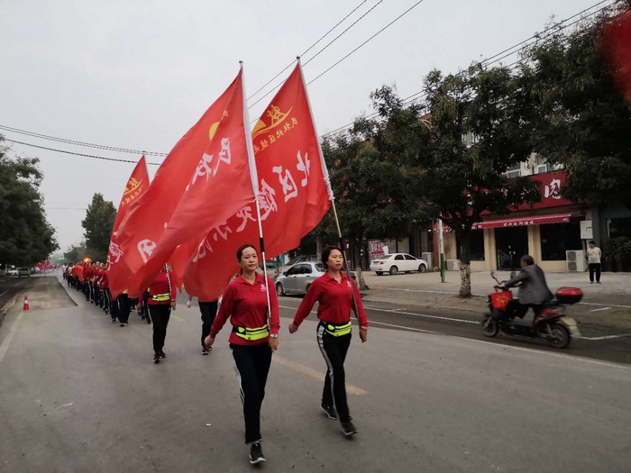 民權(quán)縣總工會組織開展“不忘初心、喜迎雙節(jié)、萬步有約”健走活動