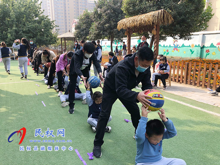 民東新區(qū)實(shí)驗(yàn)幼兒園舉行秋季親子趣味運(yùn)動(dòng)會(huì)