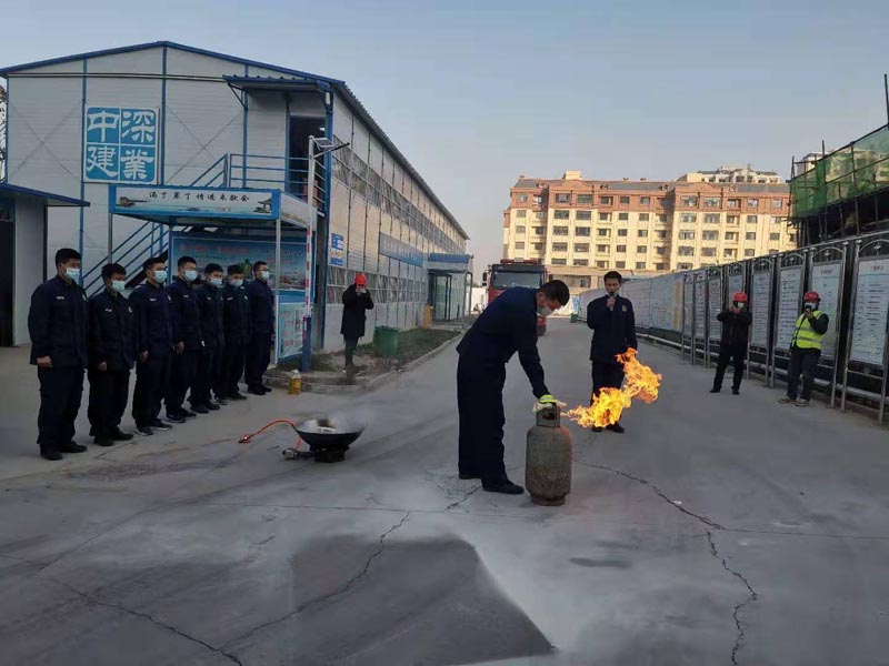 縣住建局開展建筑領(lǐng)域消防教育及應(yīng)急疏散預(yù)案演練活動