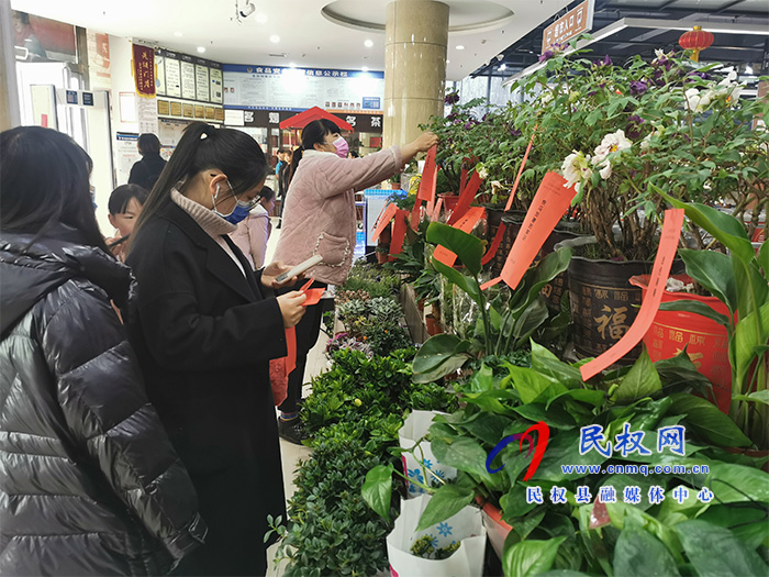 縣東方超市舉辦猜燈謎鬧元宵活動