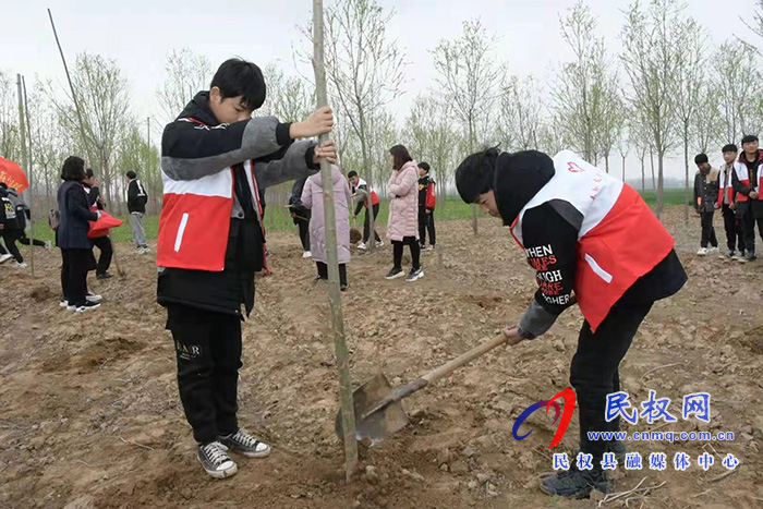 植樹護(hù)綠正當(dāng)時(shí) ——“美麗民權(quán)·青春護(hù)綠我先行”青少年植樹活動(dòng)