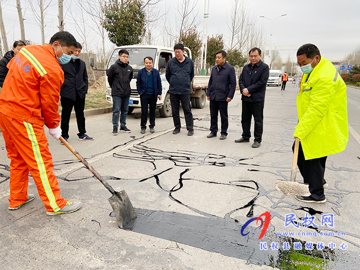 省公路局養(yǎng)護處教授級高工趙宏宇一行到我縣調(diào)研春季養(yǎng)護大會戰(zhàn)工作