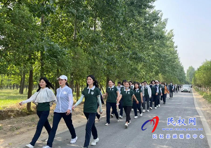 民東新區(qū)實驗幼兒園徒步活動——愛在初夏 一路同行