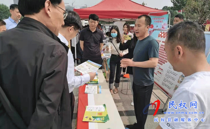 民權(quán)縣自然資源局開展農(nóng)村亂占耕地建房問題專項整治行動集中宣傳活動