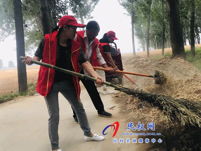 孫六鎮(zhèn)：全面清理“三邊三頭”秸稈，提升人居環(huán)境