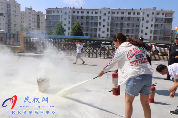  民權(quán)縣幼兒園組織開展全園教職工 消防安全知識專題培訓(xùn)暨消防應(yīng)急演練活動