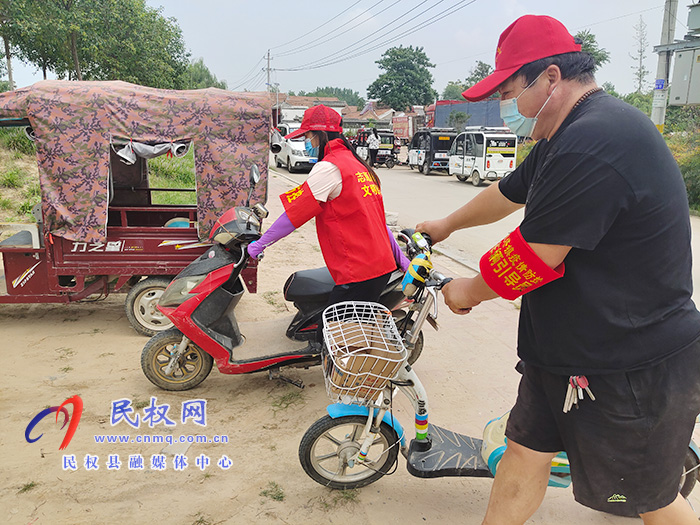 雙塔鎮(zhèn)大學(xué)生志愿者在行動(dòng)： 疫情防控守初心 志愿先鋒顯擔(dān)當(dāng)