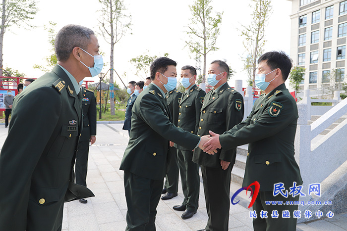 河南省軍區(qū)少將政委徐元鴻到民調(diào)研黨管武裝和民兵建設等工作情況