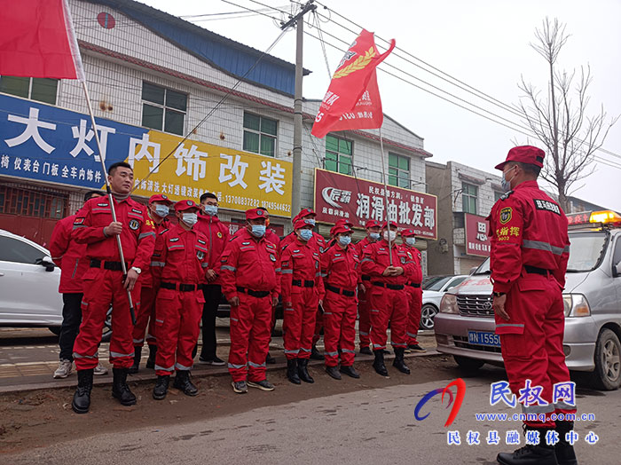 防控消殺 民權(quán)縣斑馬應(yīng)急救援隊(duì)在行動(dòng)