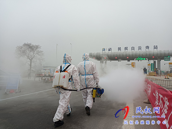 防控消殺 民權(quán)縣斑馬應(yīng)急救援隊(duì)在行動(dòng)