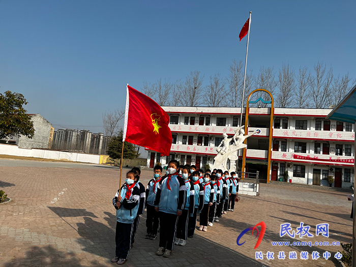 春暖三月學(xué)雷鋒，志愿活動我先行