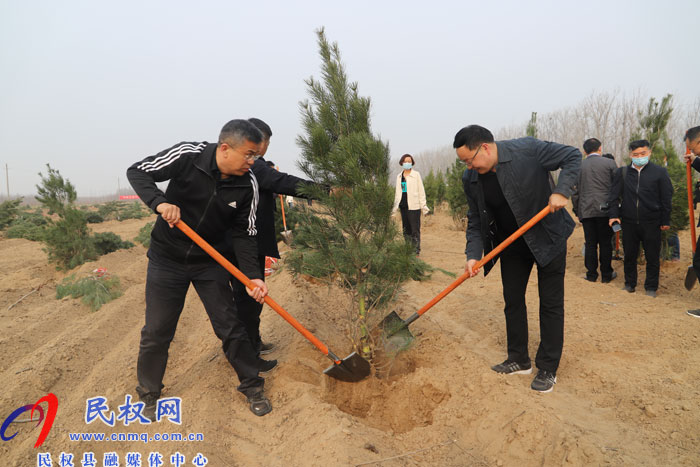 縣四大家領(lǐng)導(dǎo)義務(wù)植樹(shù)再添新綠