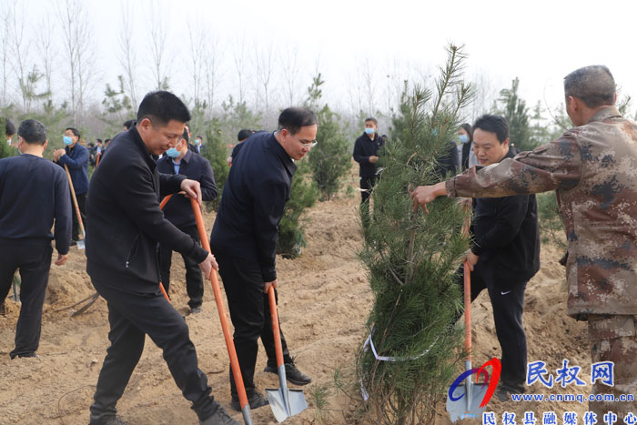 縣四大家領(lǐng)導(dǎo)義務(wù)植樹(shù)再添新綠