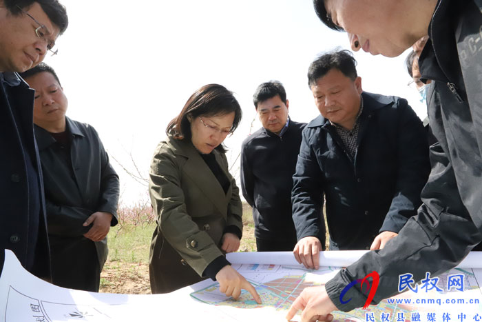 縣委副書記、縣長王靜嫻調(diào)研城市發(fā)展用地情況