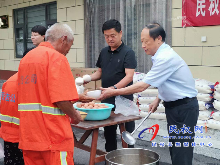 民權(quán)縣總工會開展“愛心早餐”活動