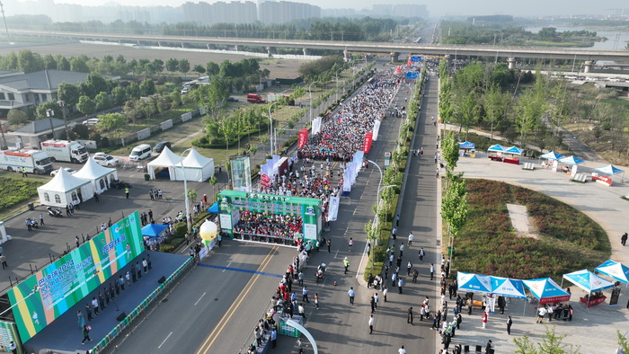 穿越林海 一路花香  巴迪瑞2024民權(quán)申甘林帶生態(tài)馬拉松賽激情開跑