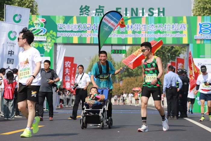 穿越林海 一路花香  巴迪瑞2024民權(quán)申甘林帶生態(tài)馬拉松賽激情開跑