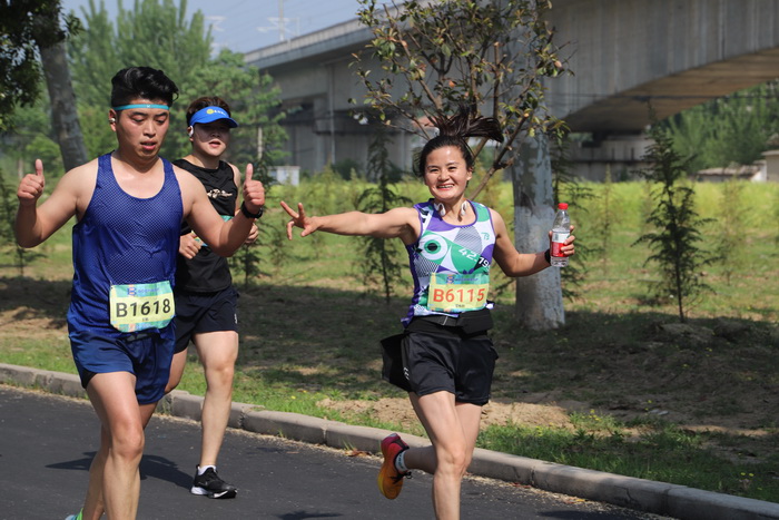 穿越林海 一路花香  巴迪瑞2024民權(quán)申甘林帶生態(tài)馬拉松賽激情開跑