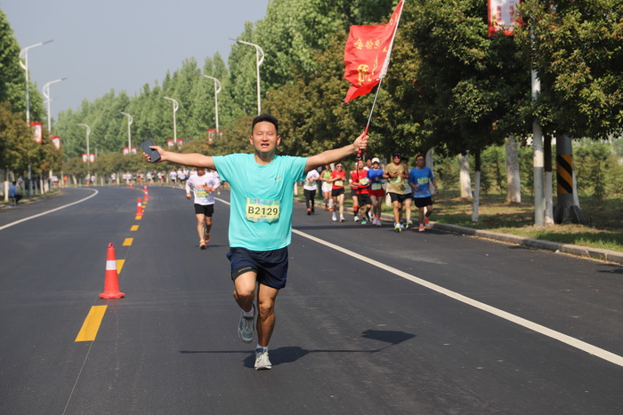 穿越林海 一路花香  巴迪瑞2024民權(quán)申甘林帶生態(tài)馬拉松賽激情開跑