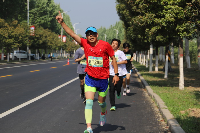 穿越林海 一路花香  巴迪瑞2024民權(quán)申甘林帶生態(tài)馬拉松賽激情開跑