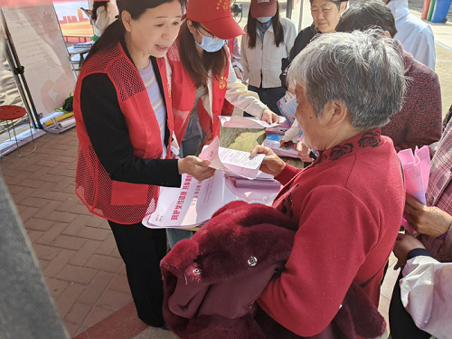 縣婦聯(lián)開展“兩癌”“兩篩”免費(fèi)篩查民生實(shí)事宣傳