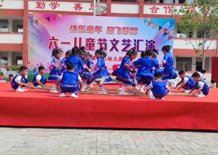 雙塔鎮(zhèn)中心幼兒園舉行“快樂童年，放飛夢想”  六一兒童節(jié)文藝匯演