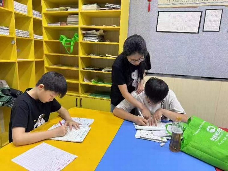 民權(quán)縣圖書館舉辦第二期市民夜?！伴喿x潤墨美·藝術(shù)綻芳華”公益課堂