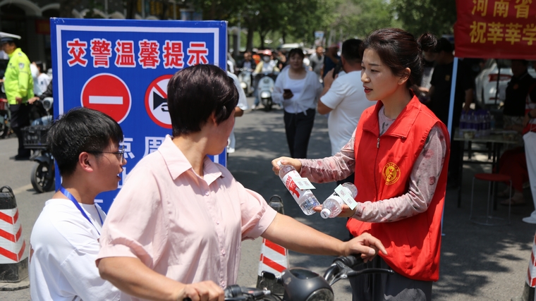 民權縣圖書館組織開展 “閱讀點亮未來·助力高考夢想”志愿服務活動