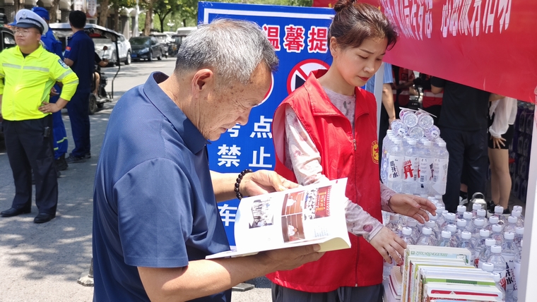 民權縣圖書館組織開展 “閱讀點亮未來·助力高考夢想”志愿服務活動