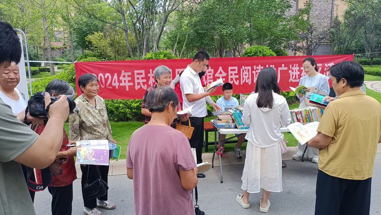 民權縣圖書館開展全民閱讀推廣進社區(qū)活動