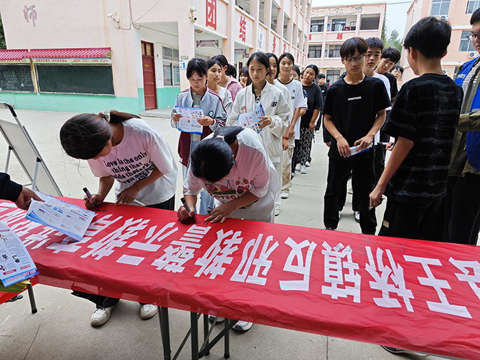 王橋鎮(zhèn)開展反邪教警示教育進(jìn)校園宣傳活動