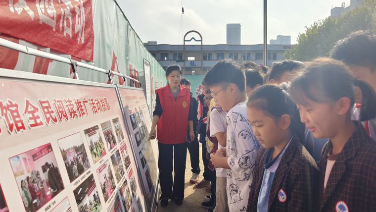 民權(quán)縣圖書館開展全民閱讀推廣進校園活動