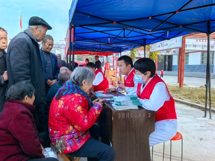 河南大學(xué)第一附屬醫(yī)院醫(yī)療服務(wù)隊到莊子鎮(zhèn)開展義診服務(wù)活動