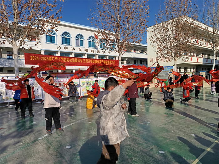 多彩社團(tuán)展風(fēng)采  五育并舉促成長(zhǎng) ——民權(quán)縣第三小學(xué)舉辦五育并舉成果展及冬季運(yùn)動(dòng)會(huì)頒獎(jiǎng)大會(huì)