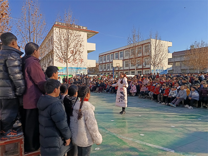 多彩社團(tuán)展風(fēng)采  五育并舉促成長(zhǎng) ——民權(quán)縣第三小學(xué)舉辦五育并舉成果展及冬季運(yùn)動(dòng)會(huì)頒獎(jiǎng)大會(huì)