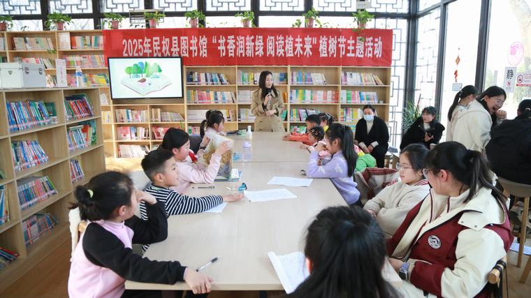 民權(quán)縣圖書館開展“書香潤新綠 閱讀植未來”植樹節(jié)主題活動